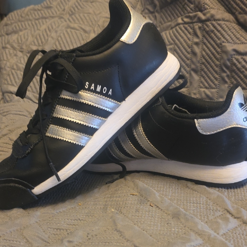 Adidas Samoa Black with Silver Stripes Men's Size 7 - Picture 5 of 6